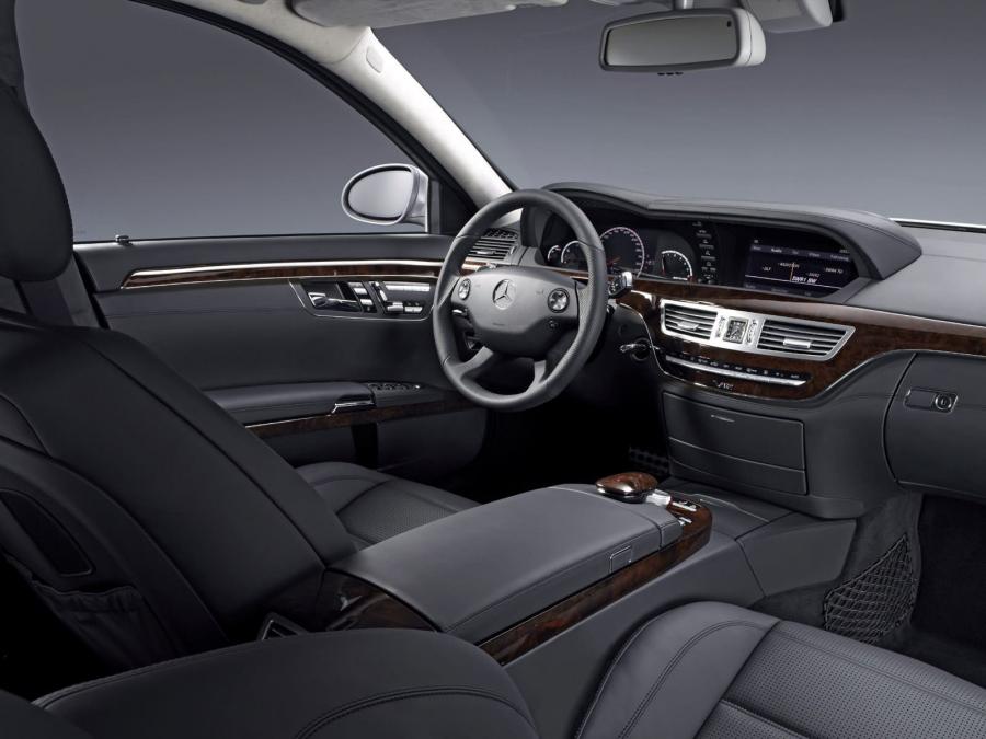  Mercedes-Benz S65 AMG 2006 года  (фото 2 из 3)